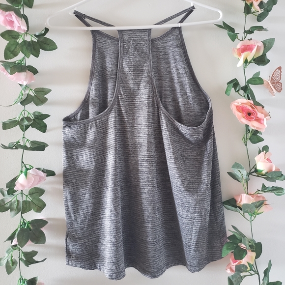 Old Navy active tank - Picture 2 of 3